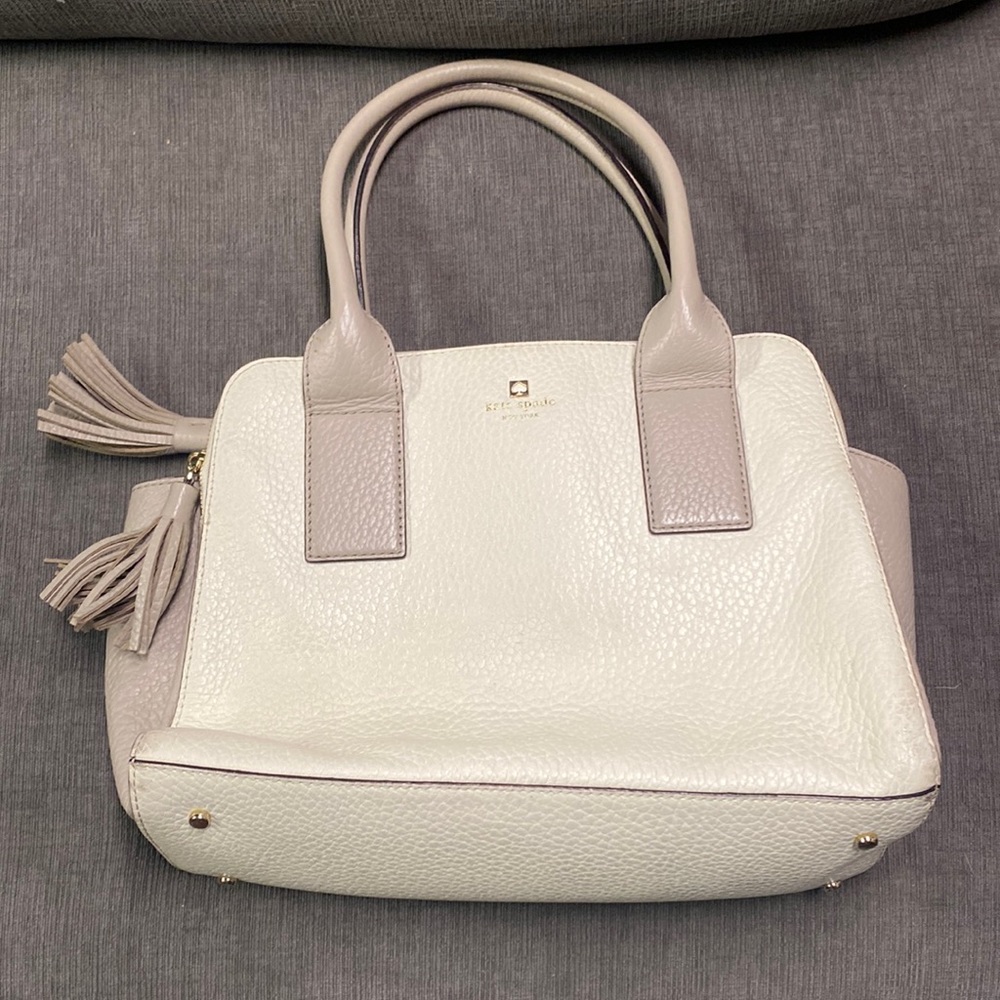 Pebbled leather Kate Spade bag with tassels